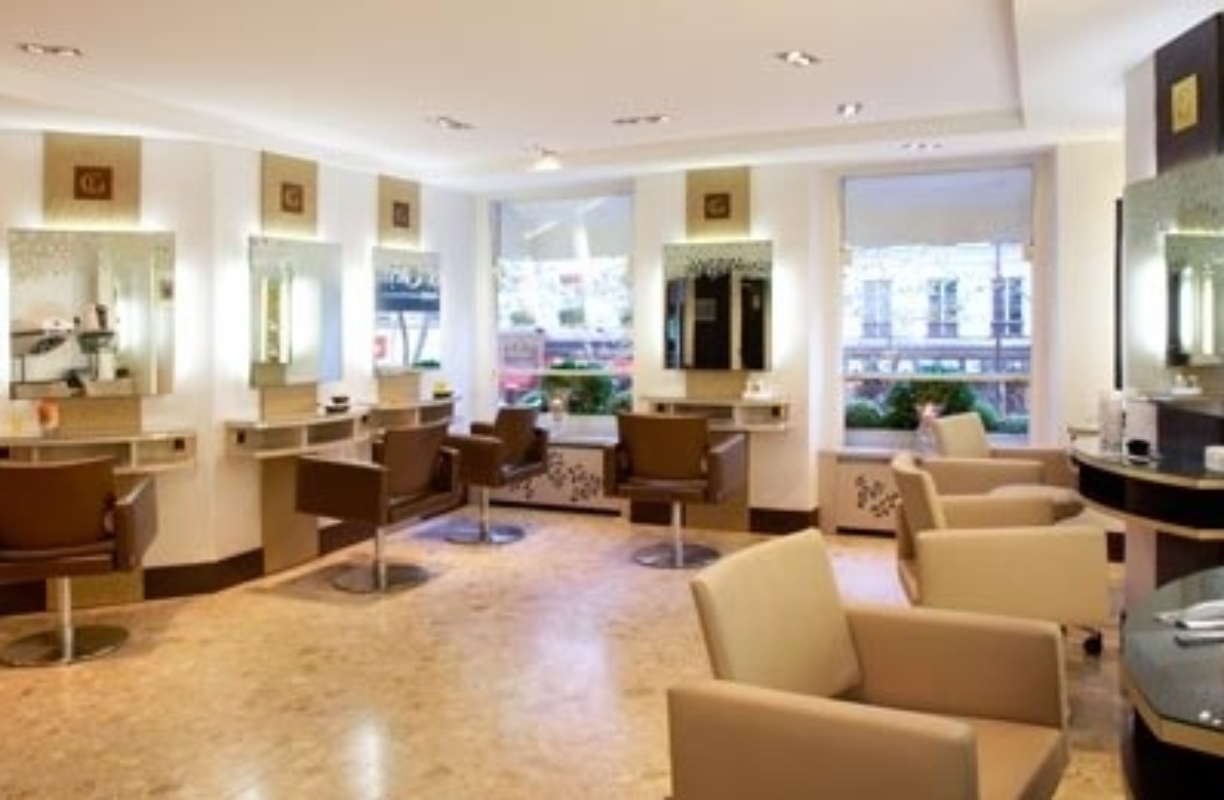 Je vous laisse deviner le prix d’un défrisage chez Leonor Greyl