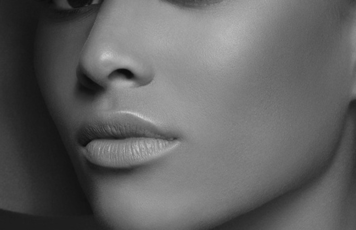 Peau noire et métissée : 1 palette / 4 actions pour unifier et corriger le teint