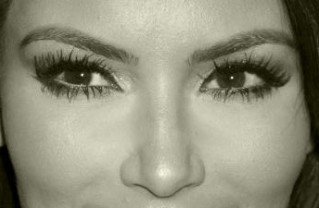 Sourcils tatoués ? Et si on changeait sa ligne ?