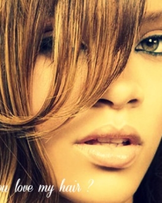 A noter : les coupes de Rihanna, dans la vraie vie, ce n’est pas vraiment possible