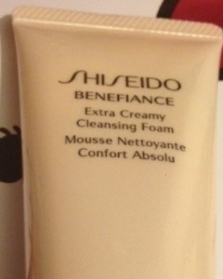 Le meilleur nettoyant visage : Shiseido Benefiance mousse nettoyante – Confort Absolu
