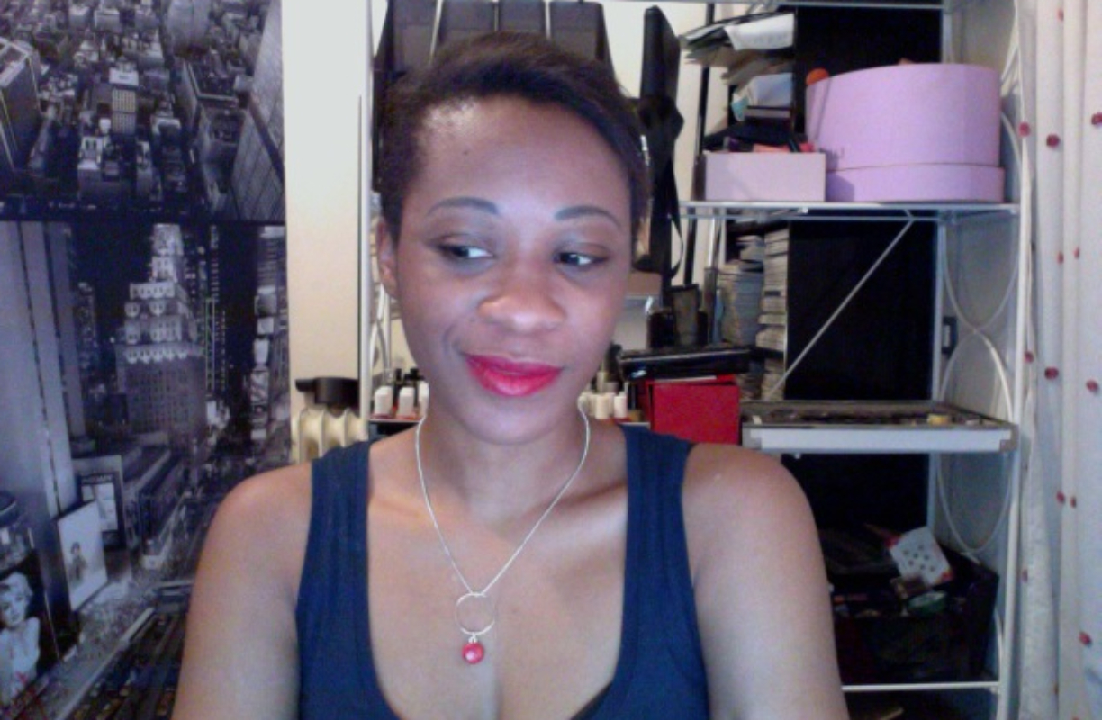 Peau noire et métissée : Comment porter le rouge à lèvres rouge en semaine !