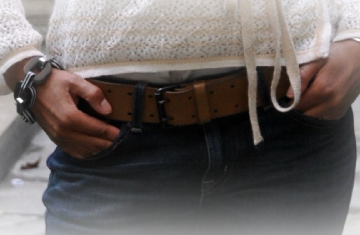 Look du jour : Le cache-coeur, est-il encore à la mode ?