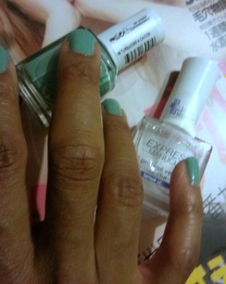 L’Homme : Tu vas vraiment porter cette couleur ? (vernis Essie Turquoise & Caicos)