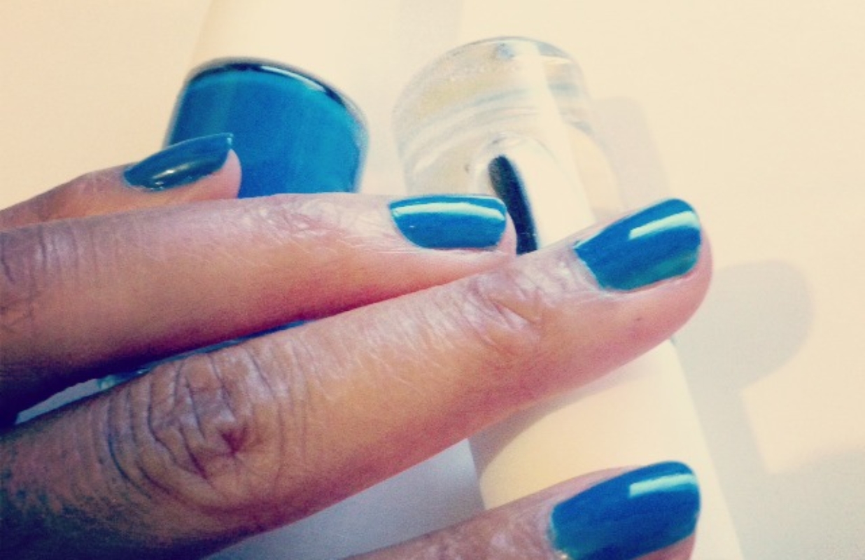 J’ai testé le vernis bleu Hiro de Nailmatic