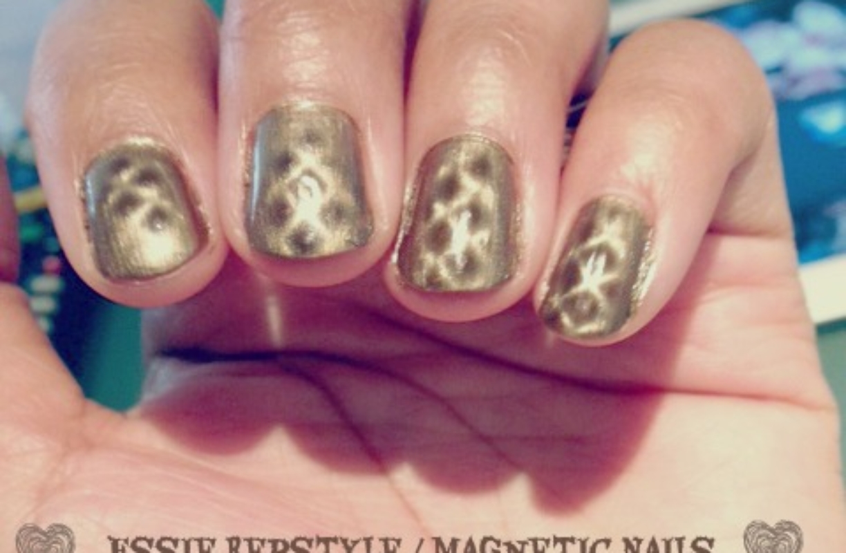 J&rsquo;ai testé le vernis Essie Repstyle / Magnetic Nail Polish