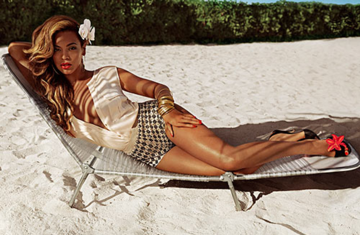 Beyonce pour H&M, premier visuel de campagne (sur la plage abandonnée, sable chaud et ptit cliché)
