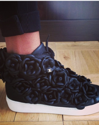 Sneakers Chanel Camellia : On valide ou pas ?