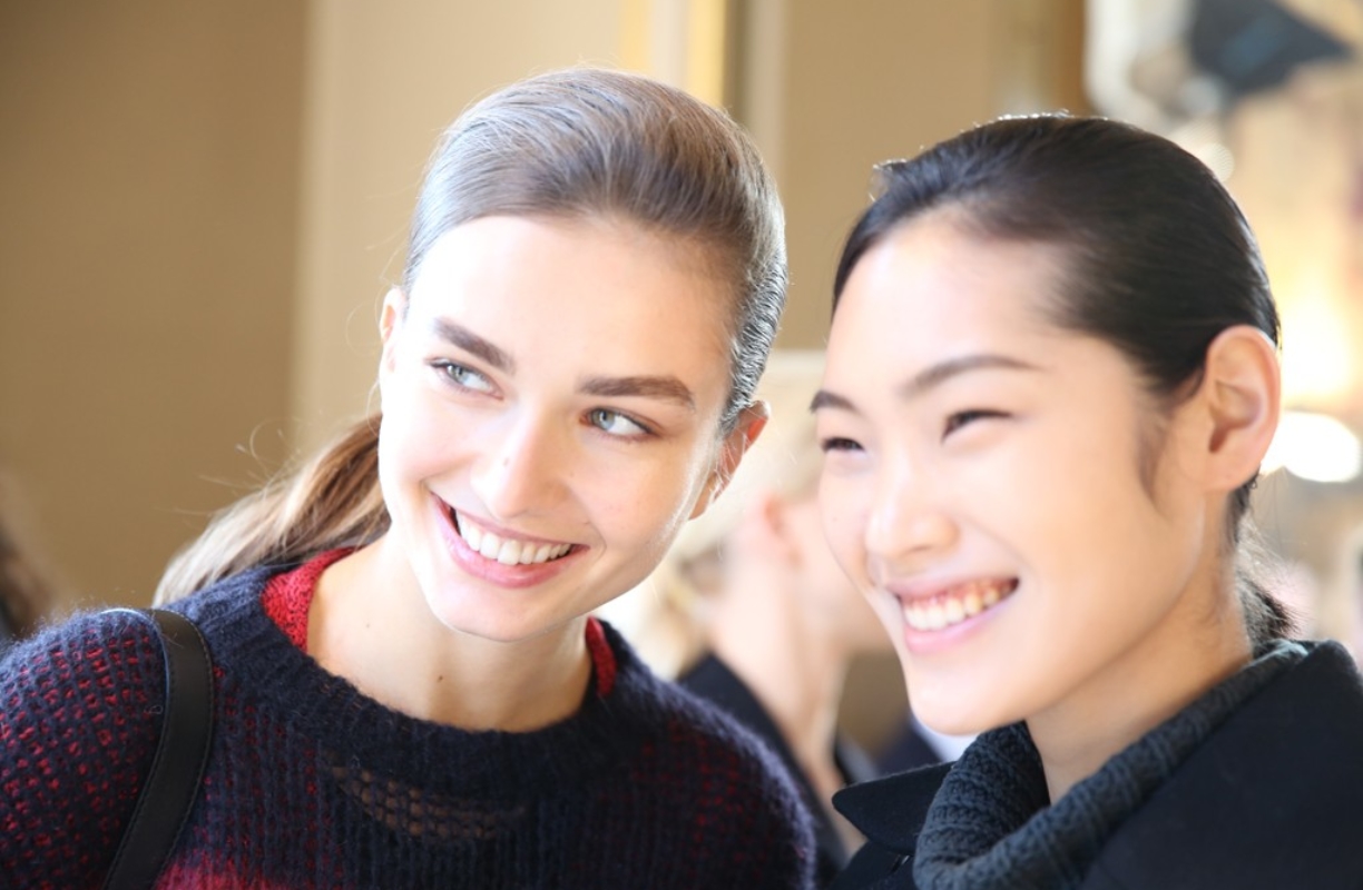 Défilé : Le backstage idéal, bonne mine et bonne humeur chez Stella McCartney – Automne 2013