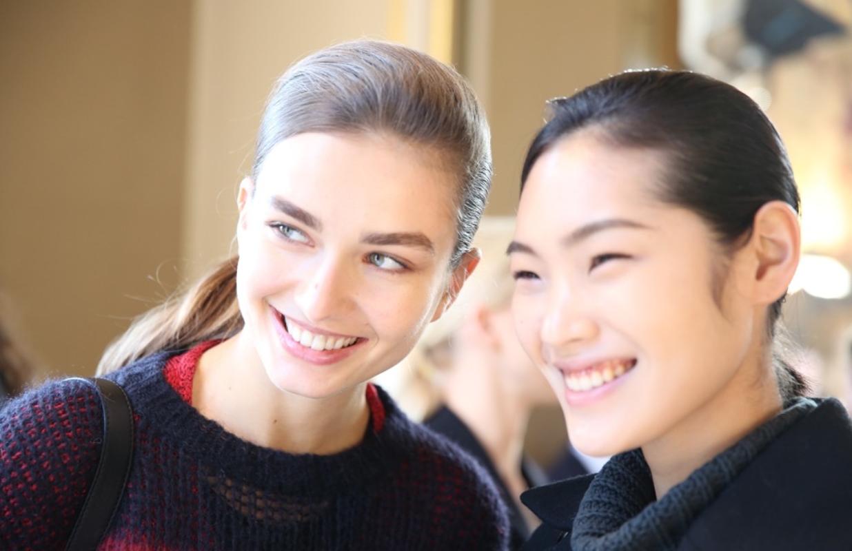 Défilé : Le backstage idéal, bonne mine et bonne humeur chez Stella McCartney – Automne 2013