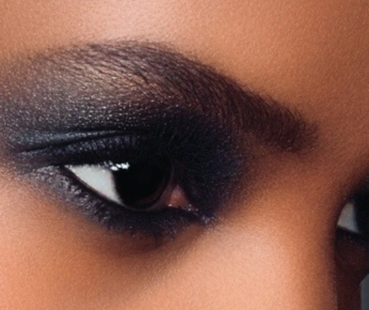 Maquillage peau noire et métissée : Se maquiller comme Liya Kebede