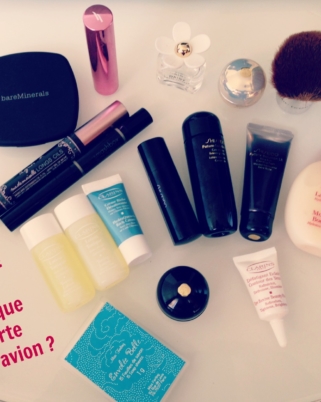 Vidéo : Conseils beauté – Beauty Tips : Qu’est-ce que j’emporte dans l’avion !