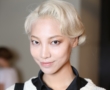 Backstage Versace – Fall 2013 : Chignon tiré et make up presque nude !