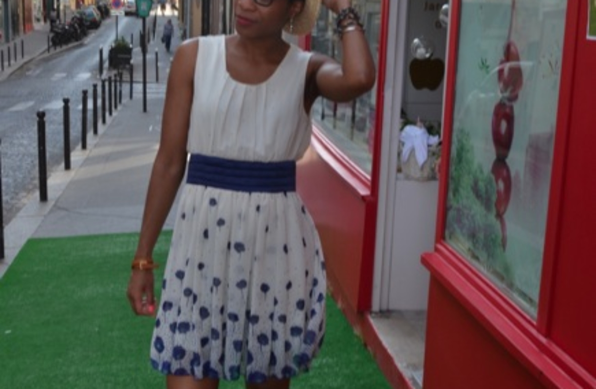Outfit : ma petite robe blanche à fleurs bleues