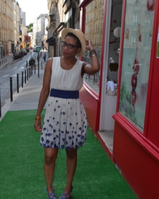 Outfit : ma petite robe blanche à fleurs bleues