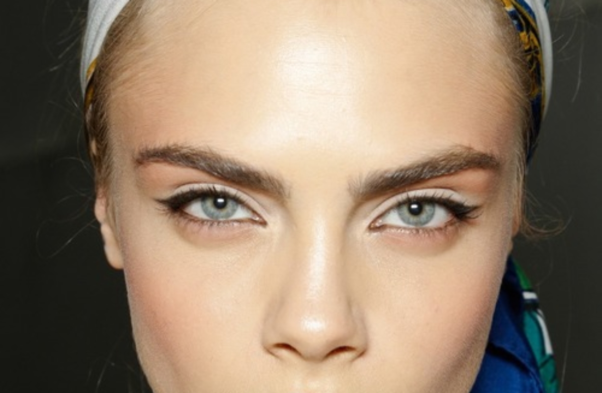 Tendance sourcils – automne 2013 : 4 idées – 5 produits pour y arriver à la maison !