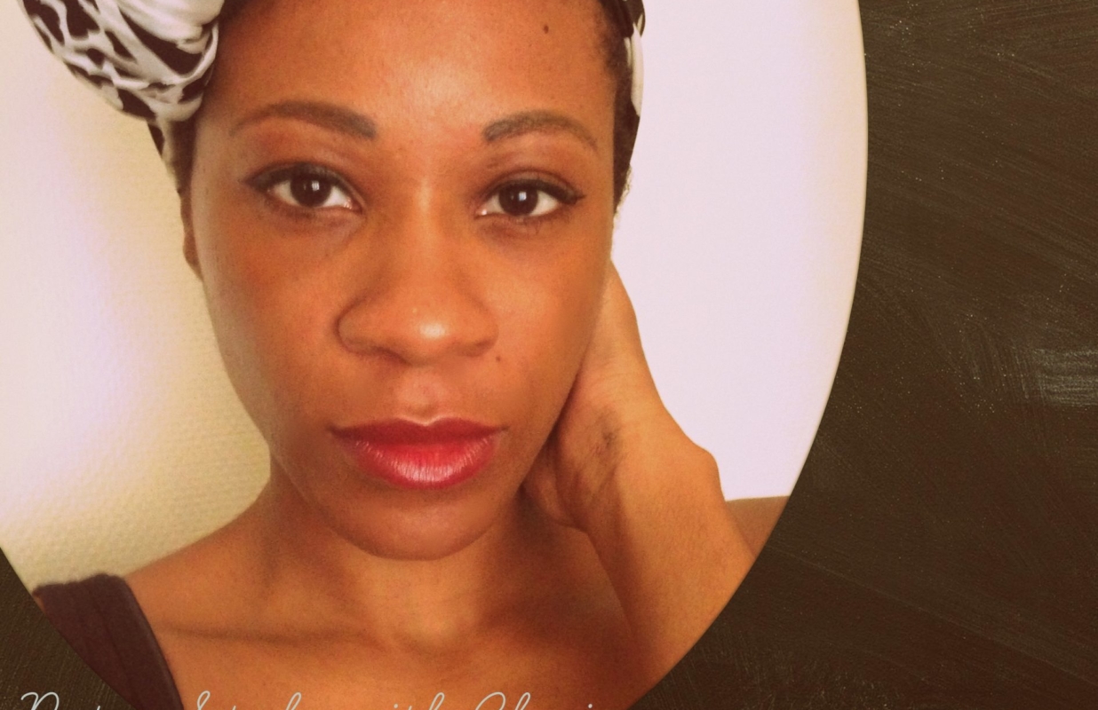 Maquillage et shooting rétro avec Clarins et son 3-Dot Liner
