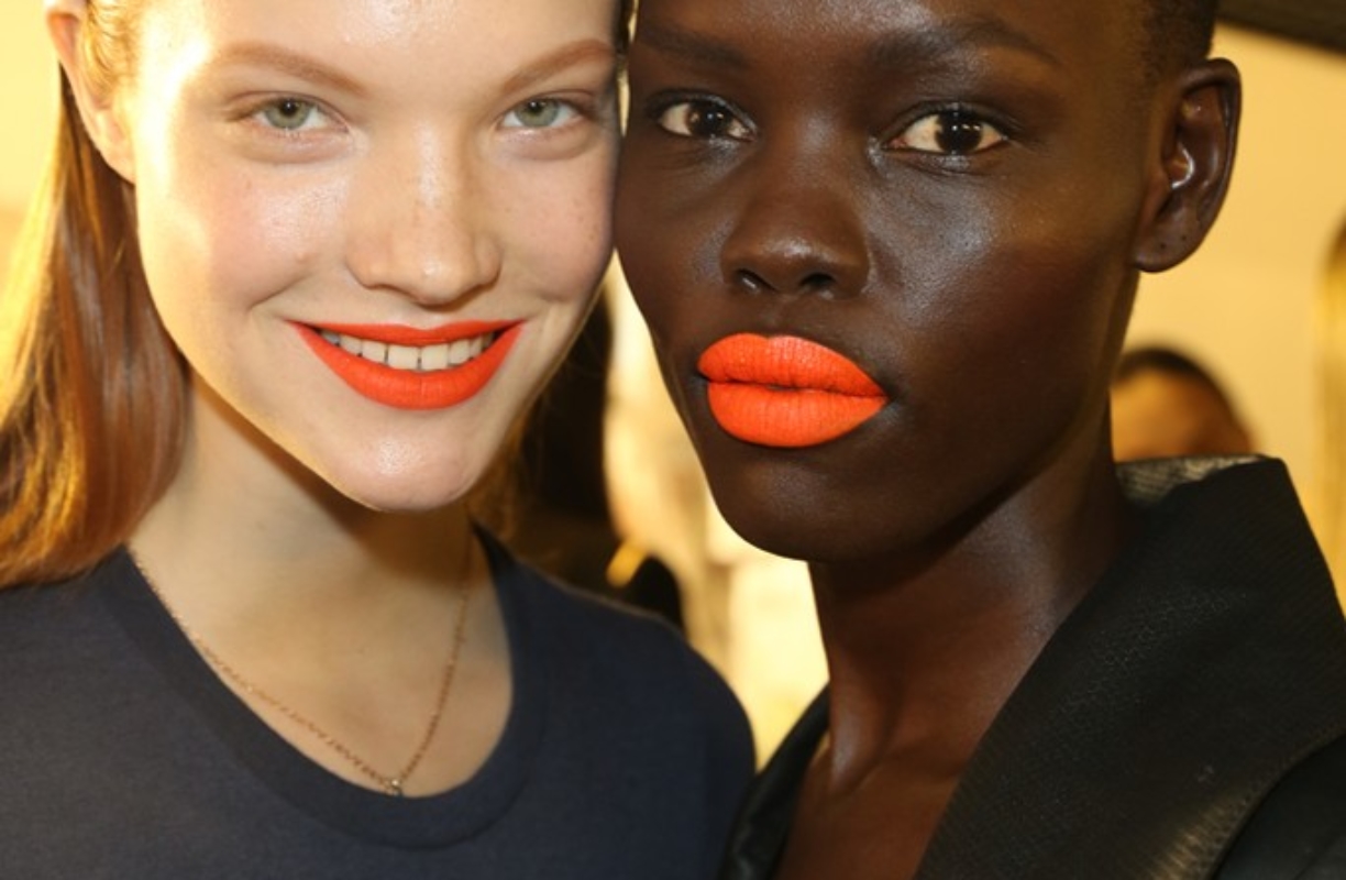 Black and White Skin DUO with Orange lips chez Galliano