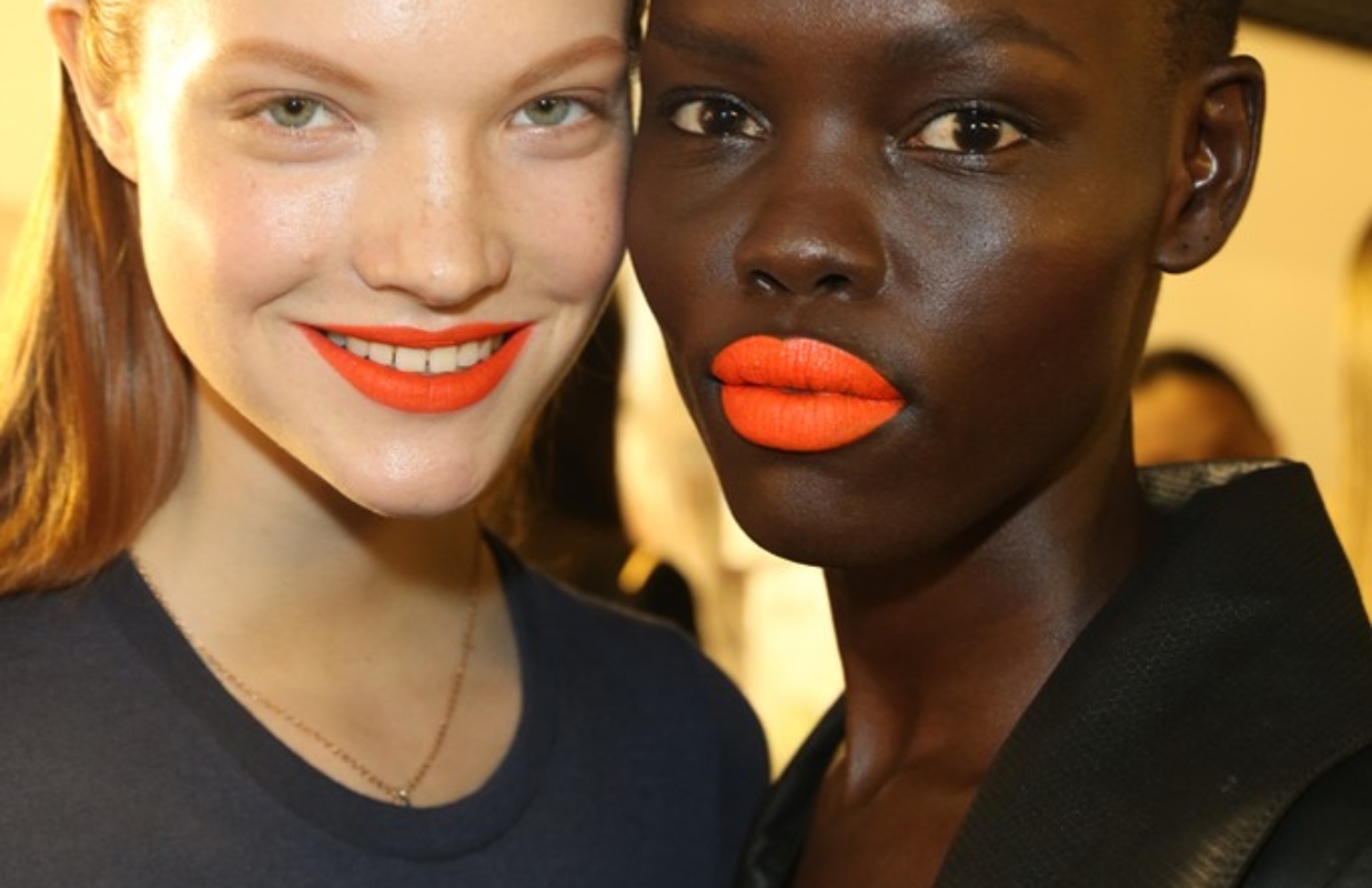Black and White Skin DUO with Orange lips chez Galliano