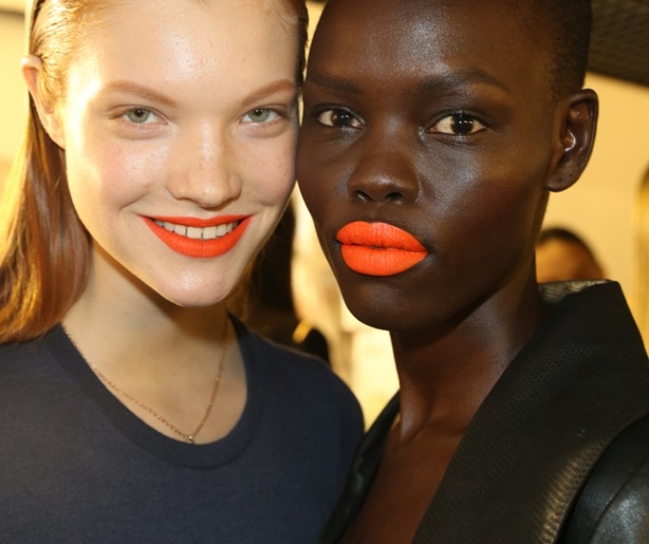 Black and White Skin DUO with Orange lips chez Galliano