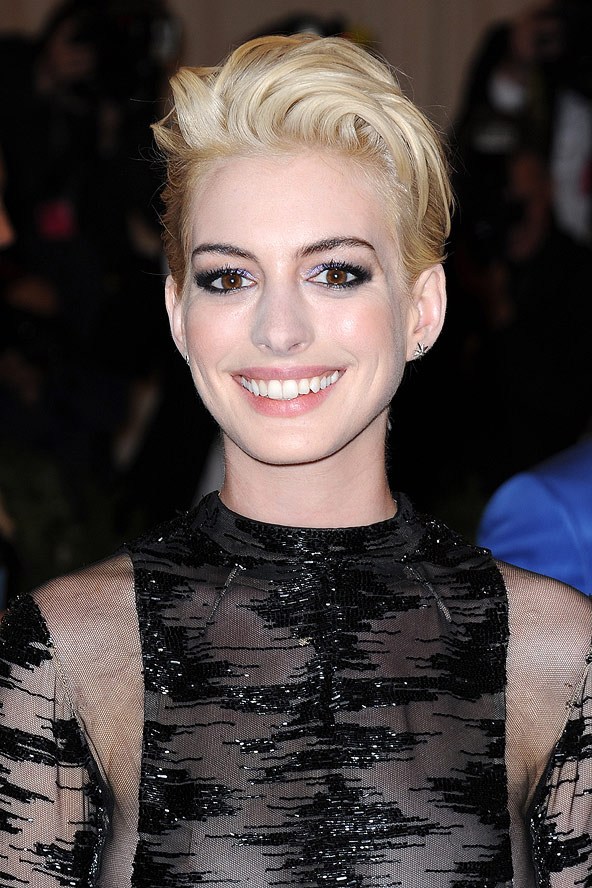 anne-hathaway_glamour_7may2013_pa_b