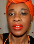 Cheveux secs, crépus, bouclés, frisés : Comment j’ai détourné la cure ultra-réparatrice nuit Phyto Specific