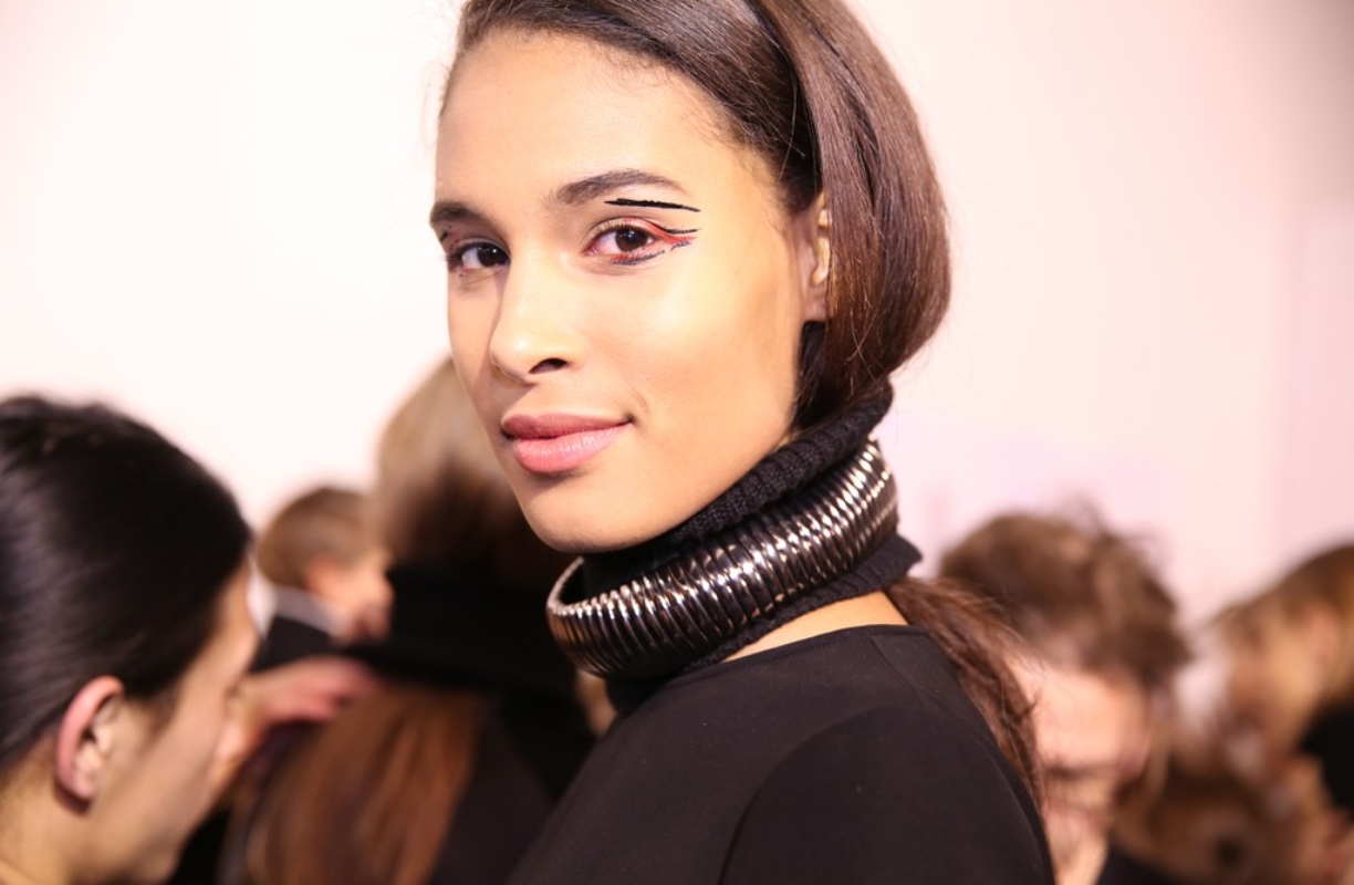 Paris Fashion Week : L’Eye Liner très très graphique d’Anthony Vaccarello.