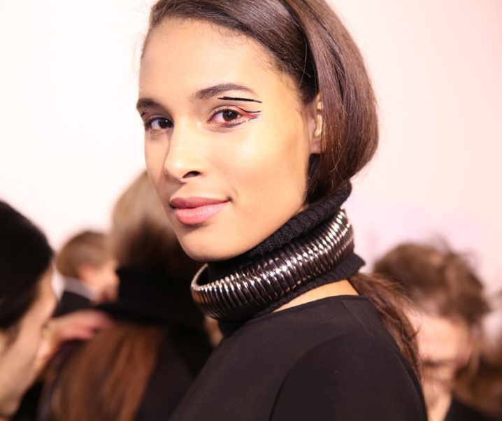 Paris Fashion Week : L’Eye Liner très très graphique d’Anthony Vaccarello.