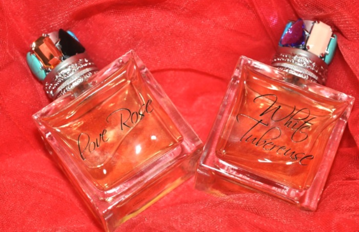 Inscrivez-vous et recevez un échantillon de parfum de la nouvelle collection précieuse Reminiscence !