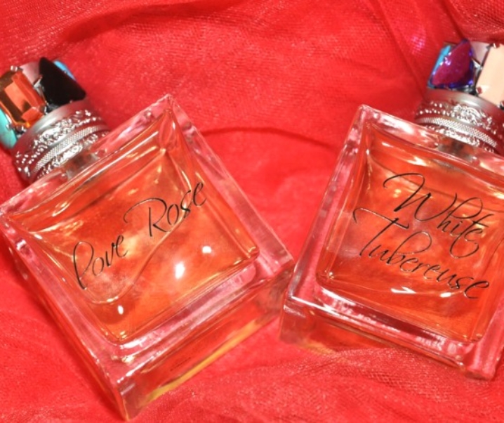 Inscrivez-vous et recevez un échantillon de parfum de la nouvelle collection précieuse Reminiscence !