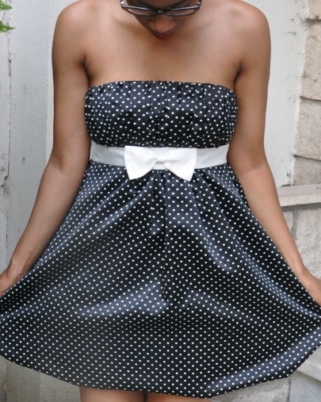 Outfit : Sex and the City Style – La robe noire à pois blancs