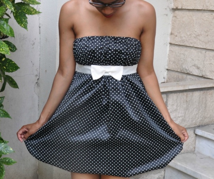 Outfit : Sex and the City Style – La robe noire à pois blancs