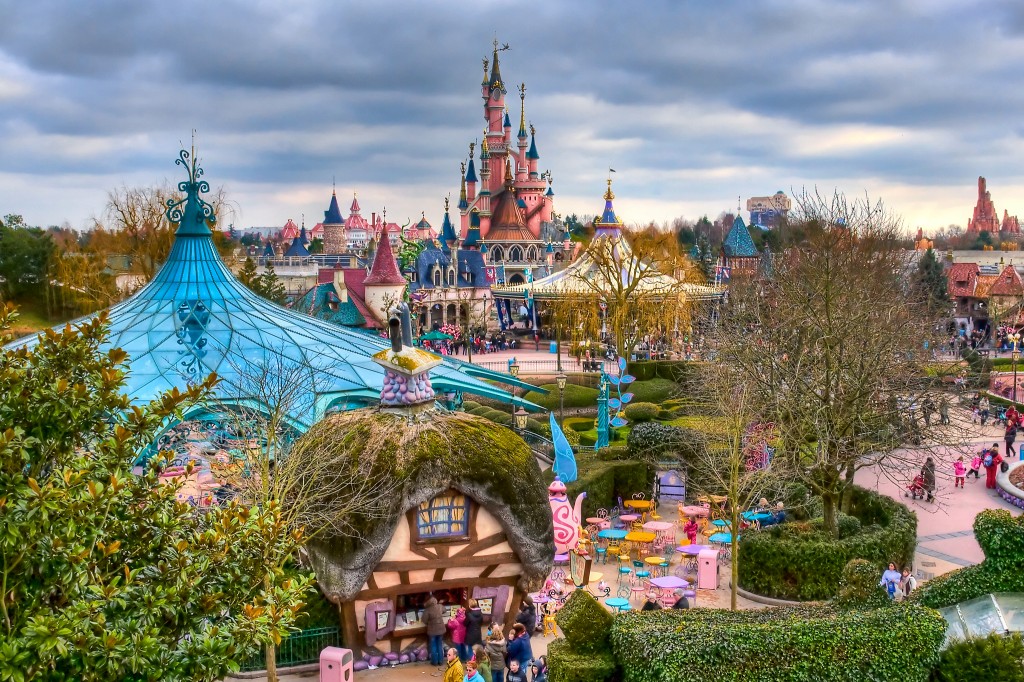 fantasyland__disneyland_paris_by_azerinn1-lightbox