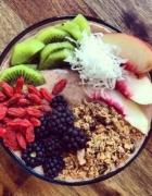 Message pour Public : Non, les cheveux crépus ne ressemblent pas à des poils de dessous de bras.