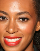 Trahie !!! Par la couleur de votre rouge à lèvres…