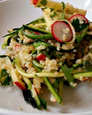 #detoxbyvivi – Recette : Salade de spaghettis de courgettes au boulgour et vinaigrette à l’orange