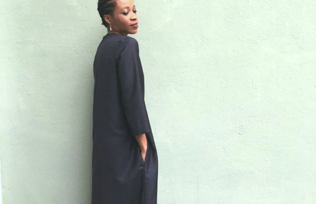 How to wear a maxi black dress ?