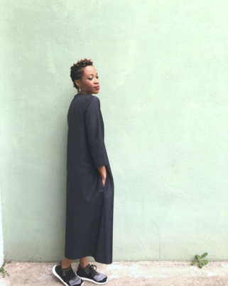 How to wear a maxi black dress ?