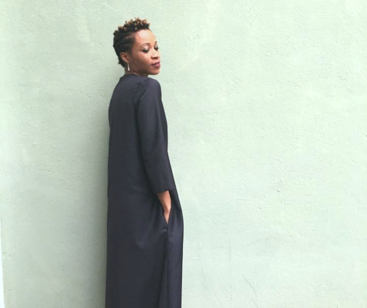 How to wear a maxi black dress ?