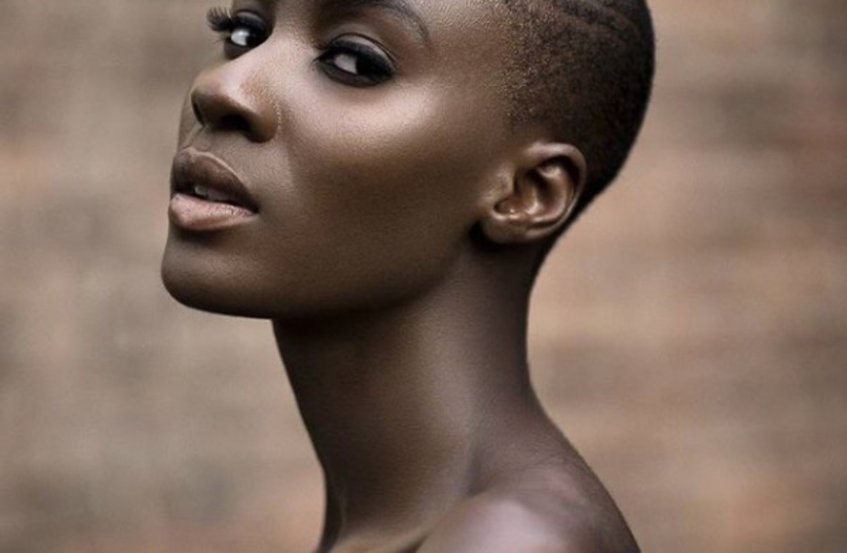 5 soins Clarins indispensables pour les peaux noires cet été !