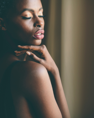 Peaux noires et métissées : Oui, il faut protéger sa peau avec un soin solaire SPF