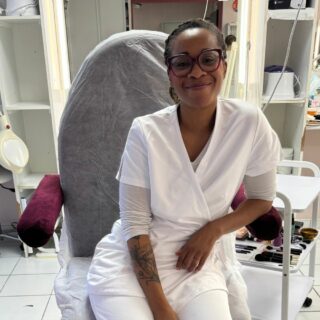 Octobre Rose : prendre soin de ses mains et de ses ongles pendant les traitements